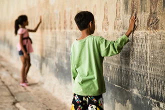 Fotokunst von Steffen Rothammel: Kinder vor Angkor Wat in Kambodscha