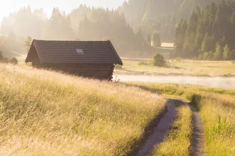 Fotokunst von Martin Wasilewski: goldene Morgenstimmung in den Bergen
