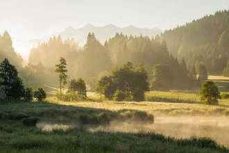 Fotokunst von Martin Wasilewski: ruhiger Sommermorgen im Karwendel mit sanften Bergen und See
