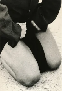 Photo art by Sophie Etchart: detailed black and white photo of a woman on the beach