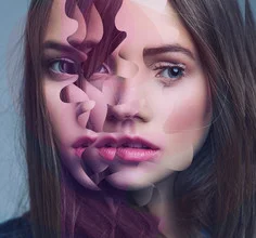 Fotokunst: surreales Porträt einer Frau mit subtilen Details und einem ruhigen Ausdruck.