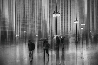 Fotokunst von Roswitha Schleicher-Schwarz: Regen auf einer belebten Straße in Chicago