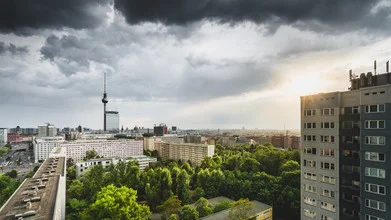 Fotokunst Sonnenuntergang über dem Fernsehturm und den Dächern Berlins