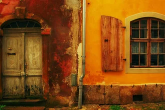 Photo art by Dirk Fricke: decaying house with broken windows in Bautzen