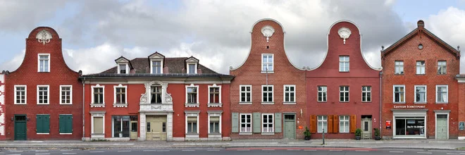 Fotokunst von Joerg Dietrich: charmante Giebelhäuser im Holländischen Viertel von Potsdam
