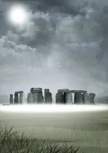 Wandbild von Katherine Blower: mystisches Stonehenge unter dem Mondlicht