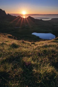 Fotokunst von Jean Claude Castor: sanfte Morgenstimmung im Quiraing, schottische Highlands.