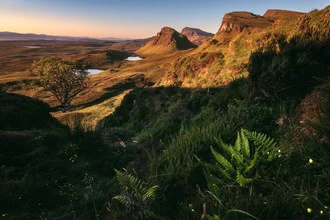 Wunderschöner Sonnenuntergang über den Felsen der Isle of Skye in Schottland.