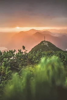 Fotokunst von Philipp Steiger: sanfter Sonnenaufgang über den Bergen