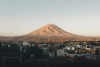 El Misti - A volcano and its city - Fineart photography by Ueli Frischknecht