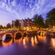 Melanie Viola, AMSTERDAM Idyllic nightscape from Keizersgracht and Leidsegracht