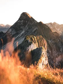 Photo art by Niels Oberson: gently glowing ridge in the evening light of the Alps