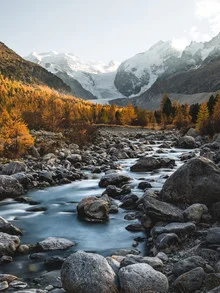 Photo art by Niels Oberson: serene valley with mountains and a sparkling stream