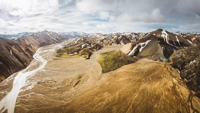 Landscape photo of Landmannalaugar: gentle hills and shimmering rivers in summer