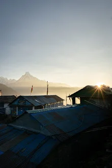 Fotokunst von Thomas Christian Keller: Sonnenaufgang über dem Annapurna Basislager in Nepal