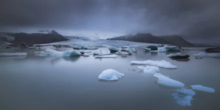 Photo art by Anke Butawitsch: soft ice floes at the foot of a glacier.