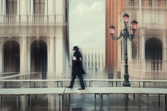 Roswitha Schleicher-Schwarz, walk on a foot bridge (Italy, Europe)