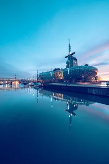 Photo by Franz Sussbauer: Climate house and Sail City in soft light