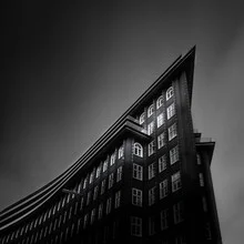 Photo art: Long exposure of the Chilehaus in Hamburg at night.