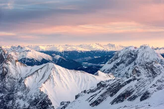 Fotokunst von Dave Derbis: schneebedeckte Berge bei Sonnenuntergang in Deutschland