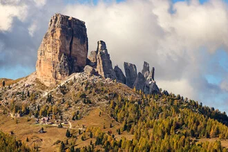 Fotokunst von Dave Derbis: dramatische Wolken über den Cinque Torri in den Dolomiten