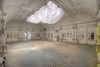 Photo art by Christopher Prenzel: abandoned hotel with a moody atmosphere in Italy