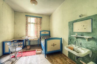 Abandoned hotel with morbid details in a calm atmosphere