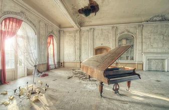 Abandoned piano in a decaying room, surrounded by crumbling walls and a chandelier.