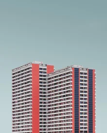 Fotokunst von Simone Hutsch: geometrisches Plattenbau-Motiv in Berlin