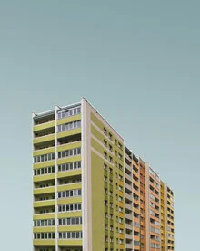 Fotokunst von Simone Hutsch: geometrisches Muster eines Plattenbaus in Berlin