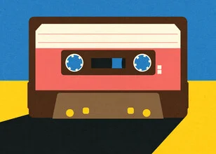 Illustration by Rosi Feist: retro cassette with brown tape against a simple background