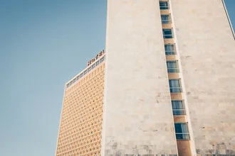 Sovietische Fotokunst: Fassade des Hotel Uzbekistan in Taschkent, Usbekistan.
