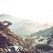 Franz Sussbauer, Berge im Dunst (Oman, Asien)