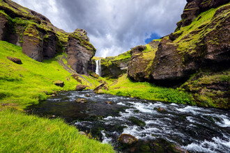 Dave Derbis, Schlucht des Kvernufoss - Island, Europa)