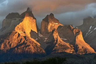Photo art by Thomas Heinze: glowing mountains in Chile under a soft sky