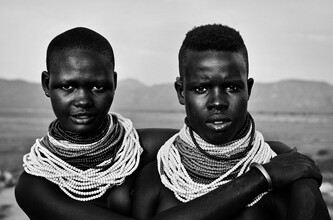 Victoria Knobloch, 2 young Karo women (Ethiopia, Africa)