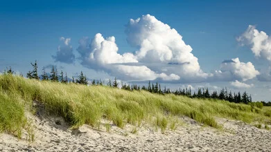 Photo art by Valentin Pfeifhofer: calm Baltic Sea beach with gentle waves and clouds