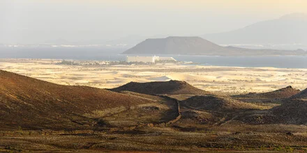 Fotokunst von Valentin Pfeifhofer: Vulkanlandschaft im Nationalpark Corralejo