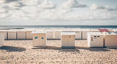 Photo art by Eva Stadler: small beach hut by the sea with a calm atmosphere