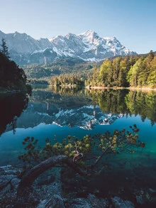 Photo art by Nico Schuth: sunrise at Eibsee with the Alps in the background.