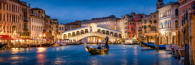 Jan Becke, Panorama of the Rialto Bridge in Venice at night
