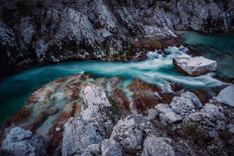 Eva Stadler, Let's away ... Blick auf das wilde Wasser der Soča - Slowenien, Europa)