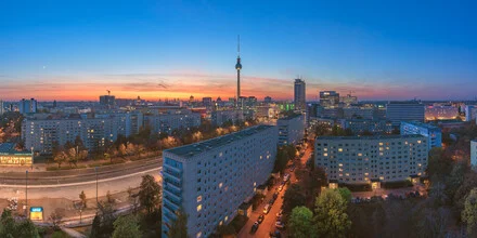 Fotokunst von Jean Claude Castor: Berliner Skyline bei Sonnenuntergang