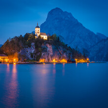 Martin Wasilewski, Blaue Stunde in Traunkirchen - Österreich, Europa)