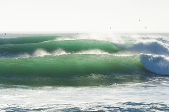 Photo of ocean waves, gentle colors and a calming atmosphere.