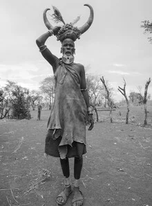 Young Woman from the Mursi Tribe with Lip Plate - fotokunst von Phyllis Bauer