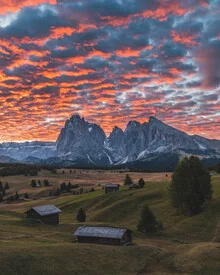 Photo of a sunrise in the Dolomites, featuring soft colors and a calm atmosphere.