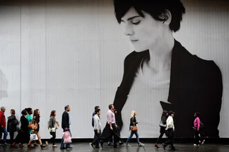 Photo art by Christian Köster: a watchful person in the city.