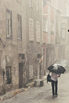 Photo art by Christian Köster: street view with umbrella in the rain