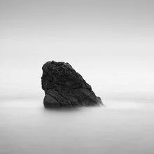 Photo art by Thomas Wegner: rocks in the sea, gentle waves and a calm atmosphere.